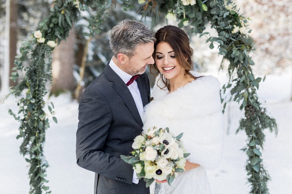 winterhochzeit-am-chiemsee-brautpaarshooting