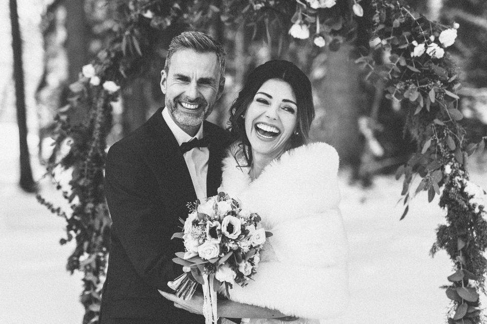 winterhochzeit-am-chiemsee-brautpaarshooting