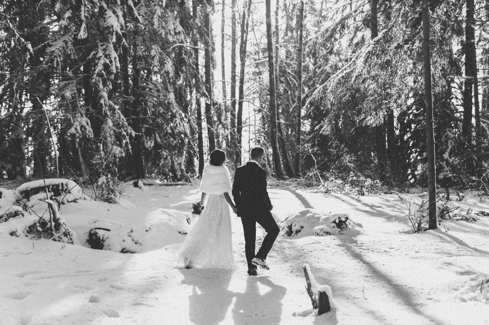 winterhochzeit-am-chiemsee-brautpaar-shooting
